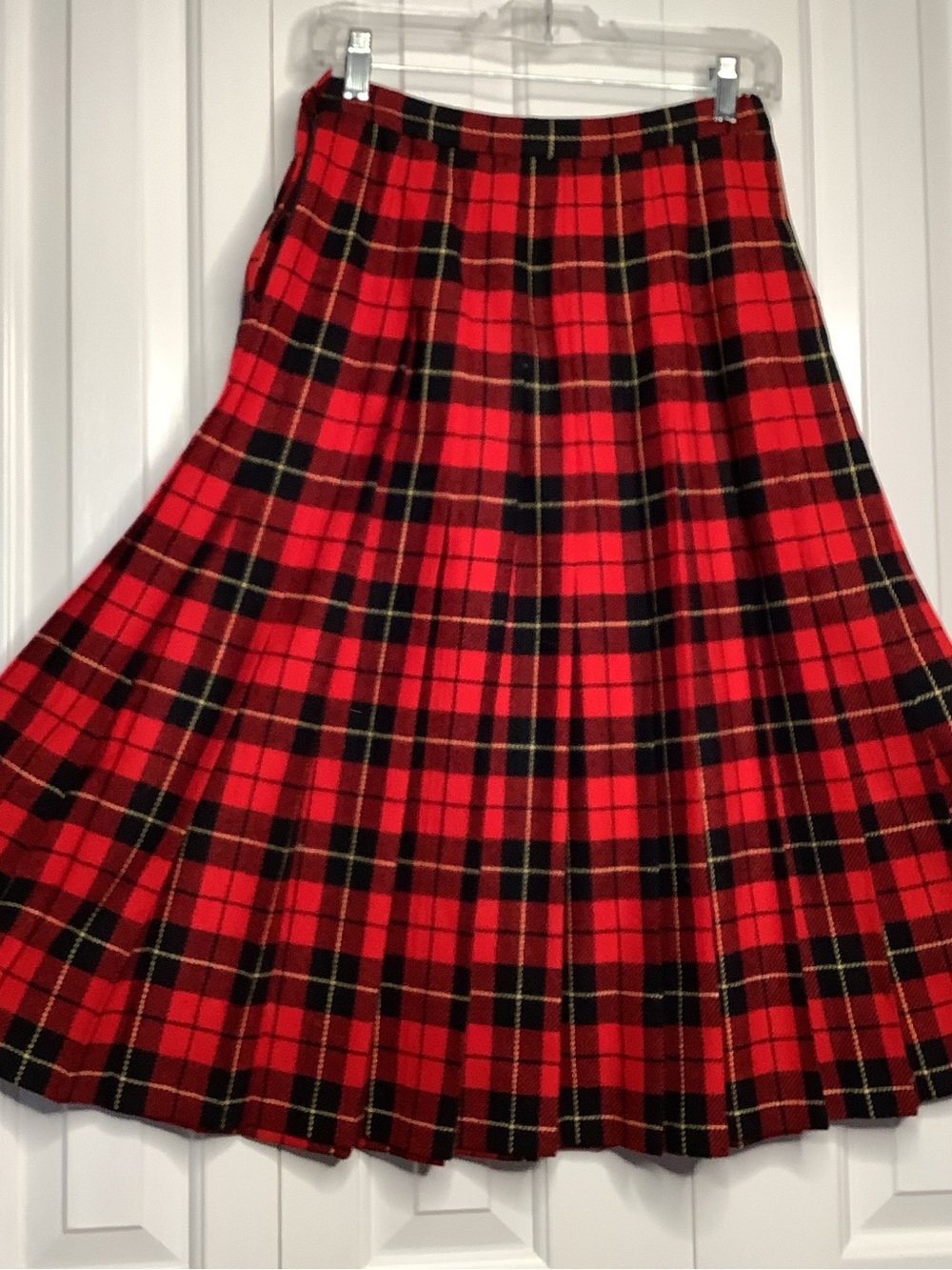 Pendleton VINTAGE Red & Black Wallace Tartan Virgin Wool Pleated Skirt Side Zip
